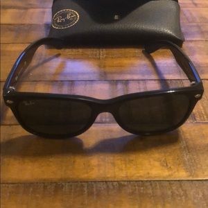 Ray Ban Black New Wayfarer with Case